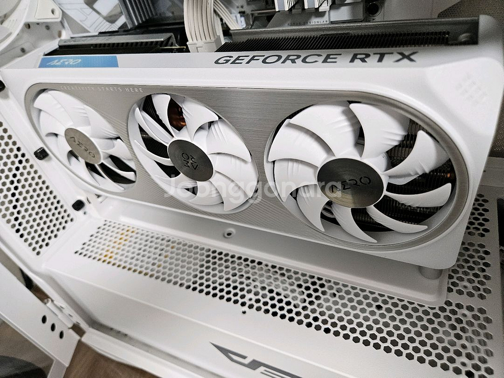 GIGABYTE RTX 4070 SUPER 에어로--3