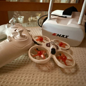 EMAX FPV 드론