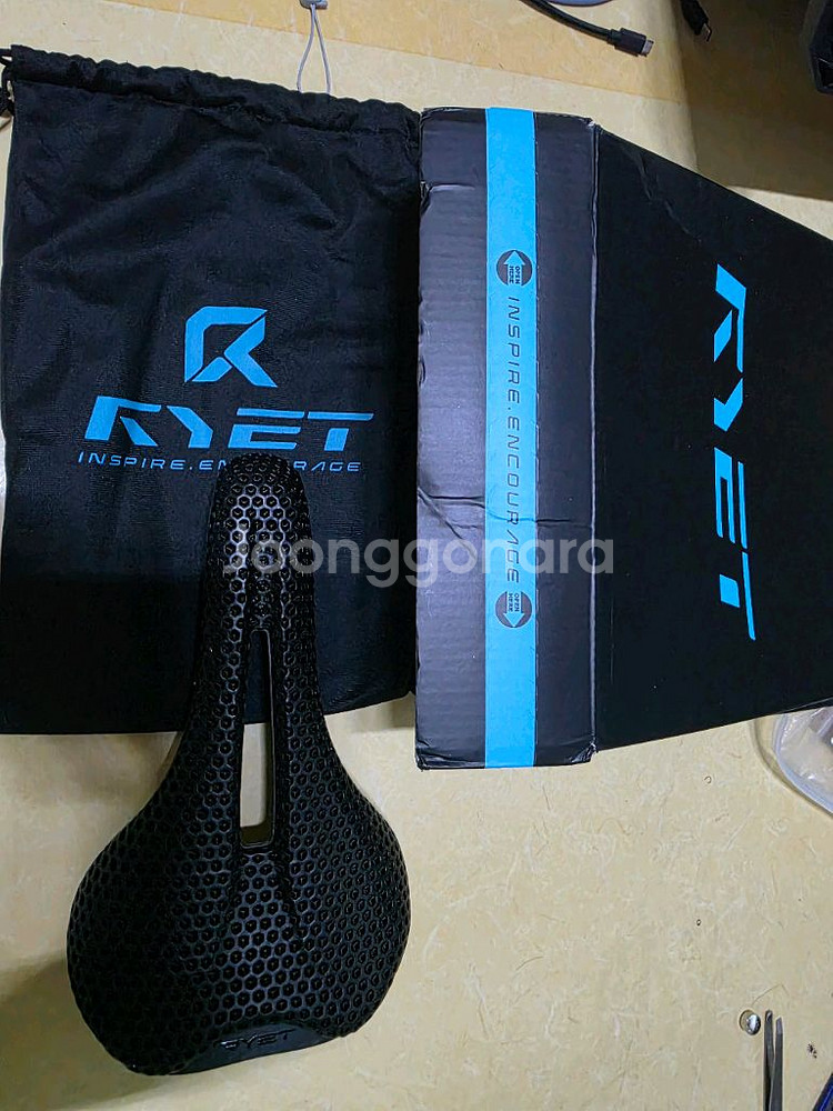 RYET 3D 풀카본 안장 새상품--4