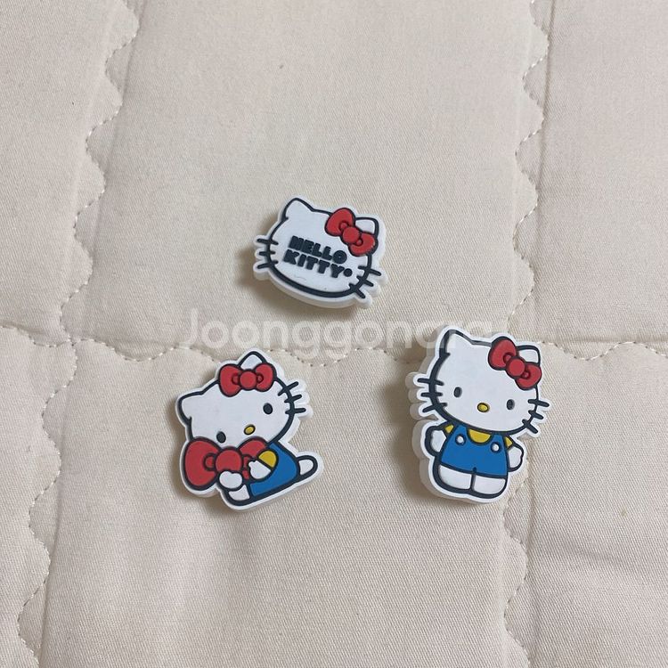 크록스 공식 헬로키티 지비츠 새상품 (개당가격)--0