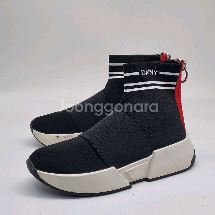 DKNY 여성 삭스스니커즈 240.--0