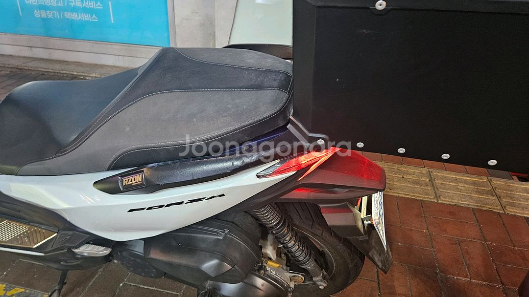 혼다 19년식 포르자300 팔아요--2