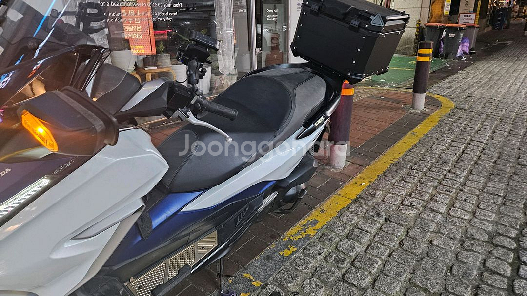 혼다 19년식 포르자300 팔아요--1