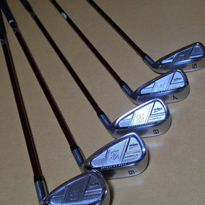 Tourstage V300 아이언 세트