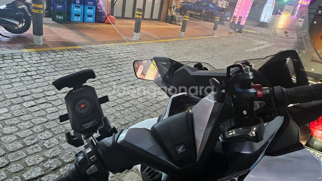 혼다 19년식 포르자300 팔아요--5