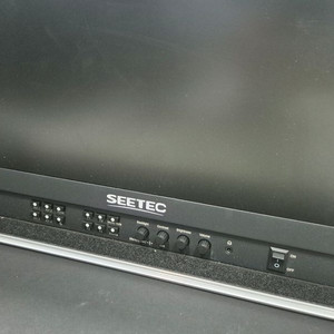 카메라 프리뷰 모니터(15.6인치) SEETEC