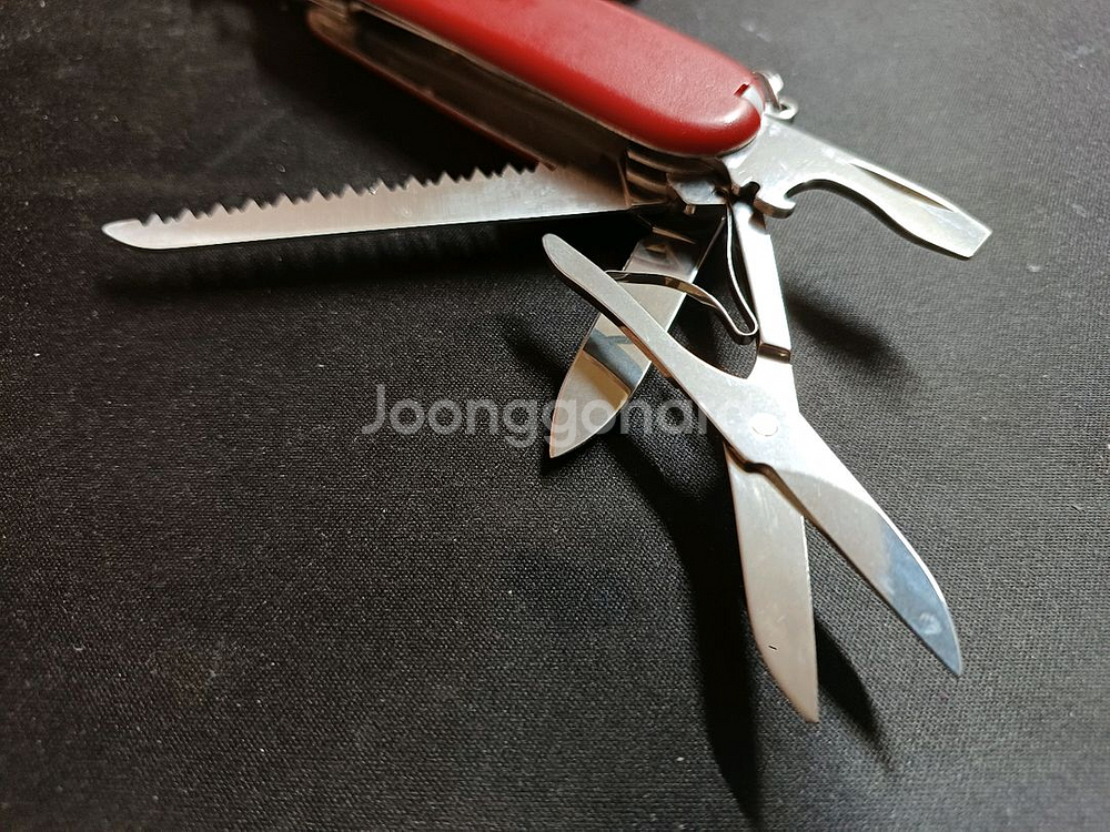 빅토리녹스 멀티툴 헌츠맨 무광레드를 판매합니다.--6