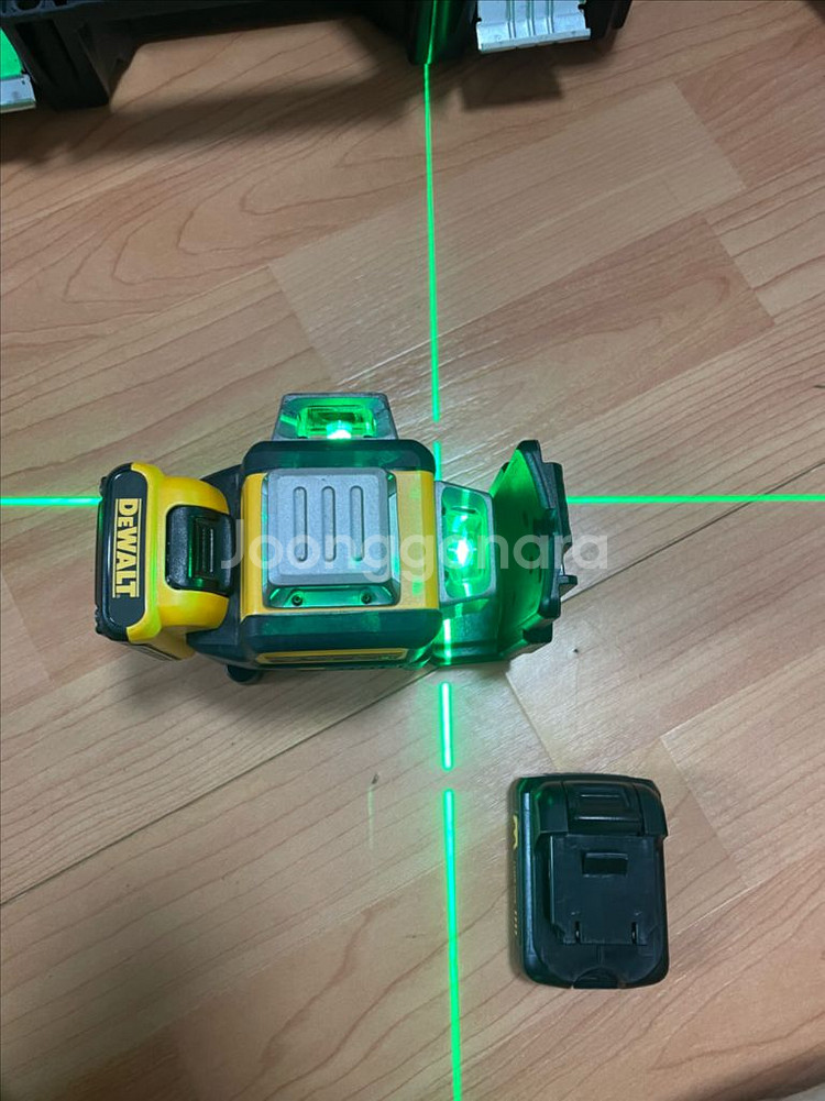 디월트 레이저 레벨기 DCE089D1G-KR 판매합니다--2