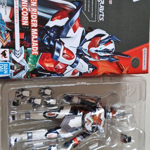 SHF 가면라이더 마제이드 피규어