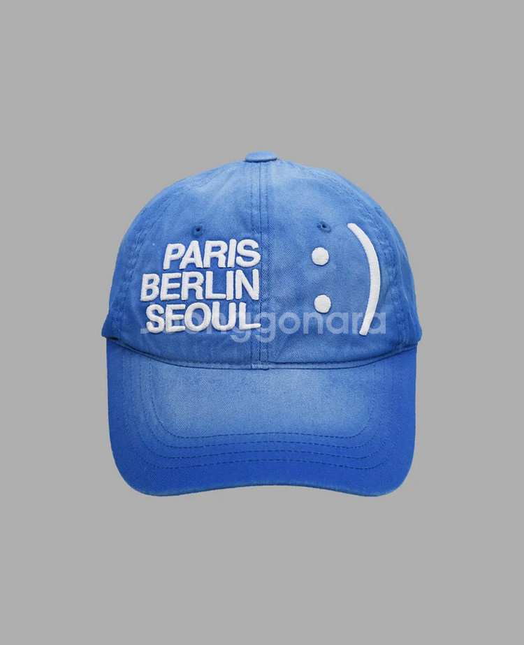 더뮤지엄비지터 스마일 로고 워시드 볼캡 블루--0