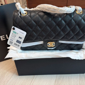 샤넬 클래식 미디움 캐비어 금장 퀼팅 체인백