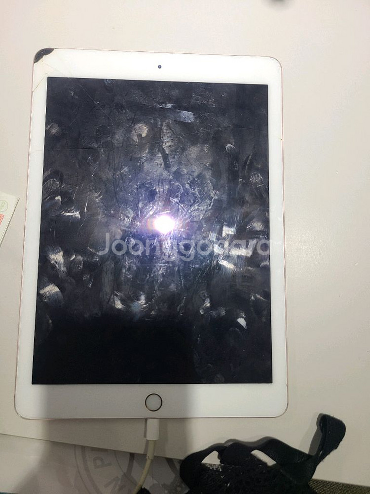 아이패드 프로 9.7 (가격 네고 받아요)--0