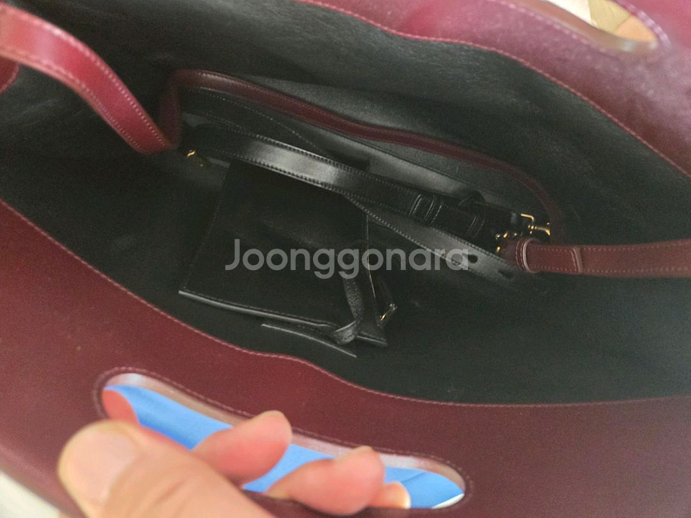 생로랑 루즈 스웨이드 & 레더 올오버 모노그램 토트--7