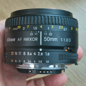 니콘 50mm F1.8D 렌즈 팝니다.