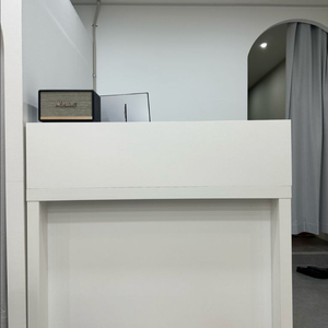 화이트 카운터 데스크