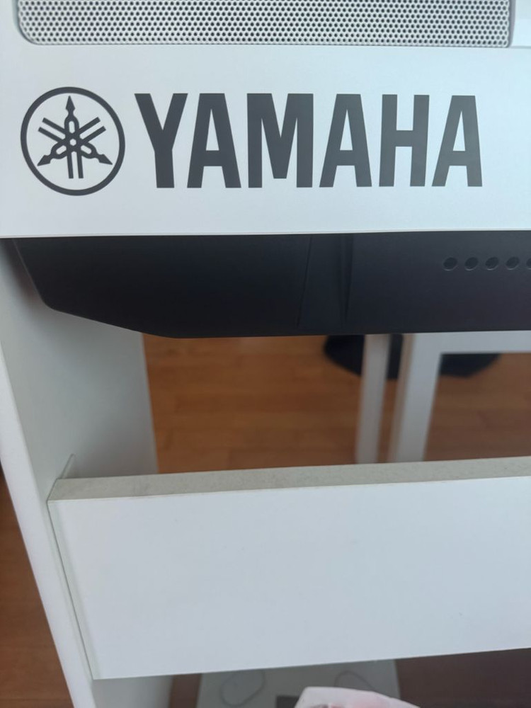 p125 야마하 피아노 화이트 이미지