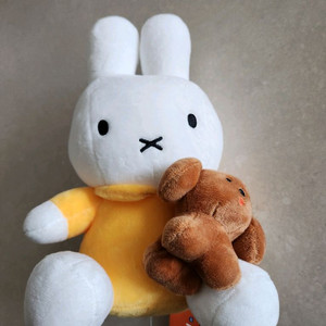 강아지 안은 미피 인형
