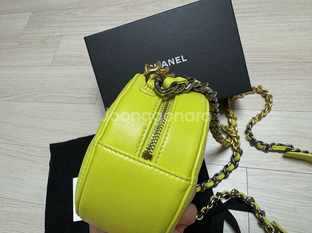정품 샤넬 19 시즌 한정 동그리백 탬버린백 라임--5