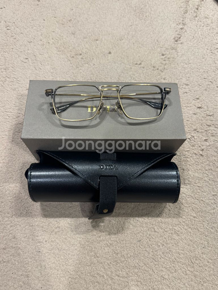 디타 린드스트럼 엔틱골드--0