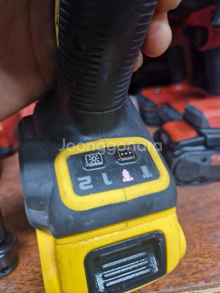 디월트충전임팩렌치 DCF922 미드토크임팩렌치 아시바렌--2