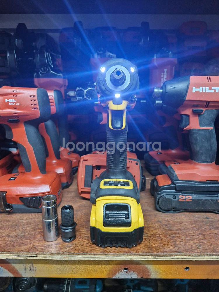 디월트충전임팩렌치 DCF922 미드토크임팩렌치 아시바렌--1