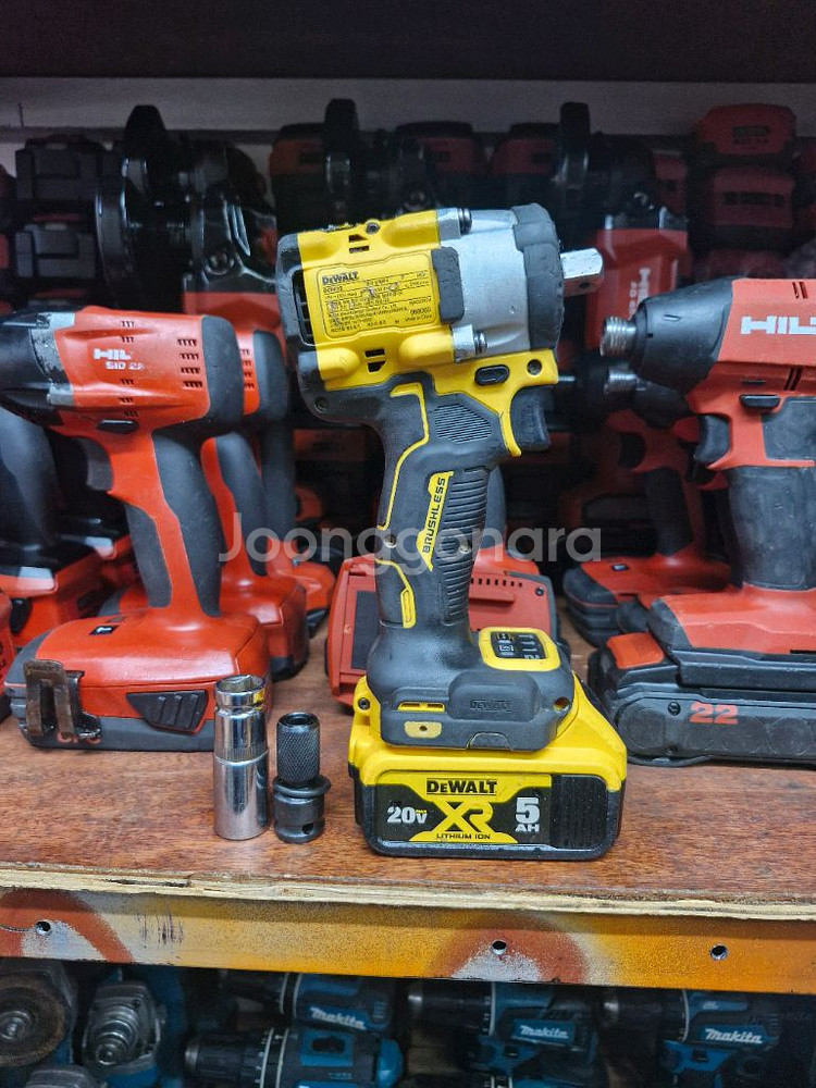 디월트충전임팩렌치 DCF922 미드토크임팩렌치 아시바렌--3