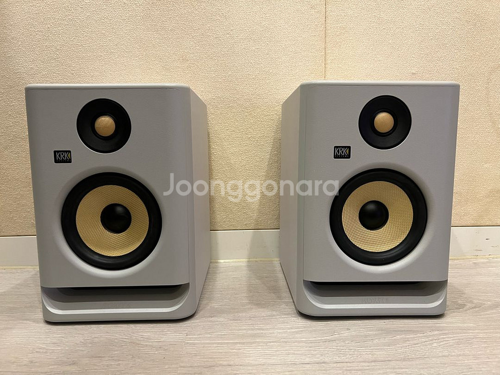 krk rokit 5 G4 화이트 1조--1
