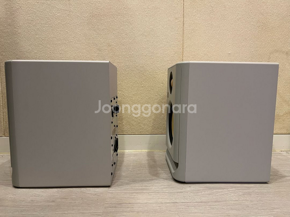 krk rokit 5 G4 화이트 1조--2