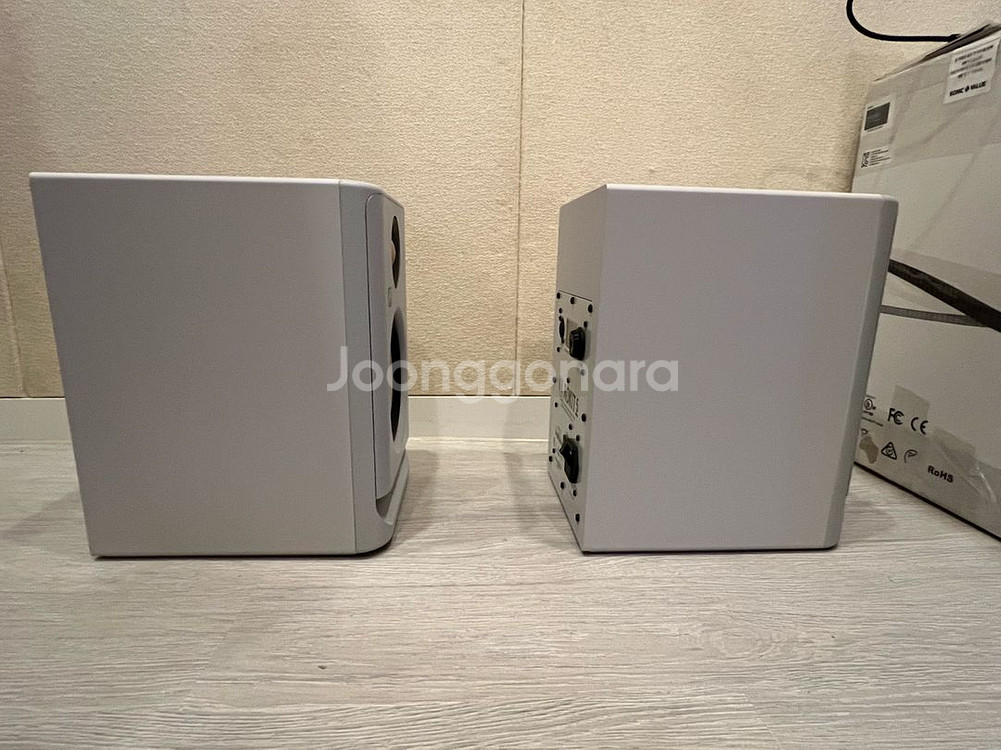 krk rokit 5 G4 화이트 1조--4