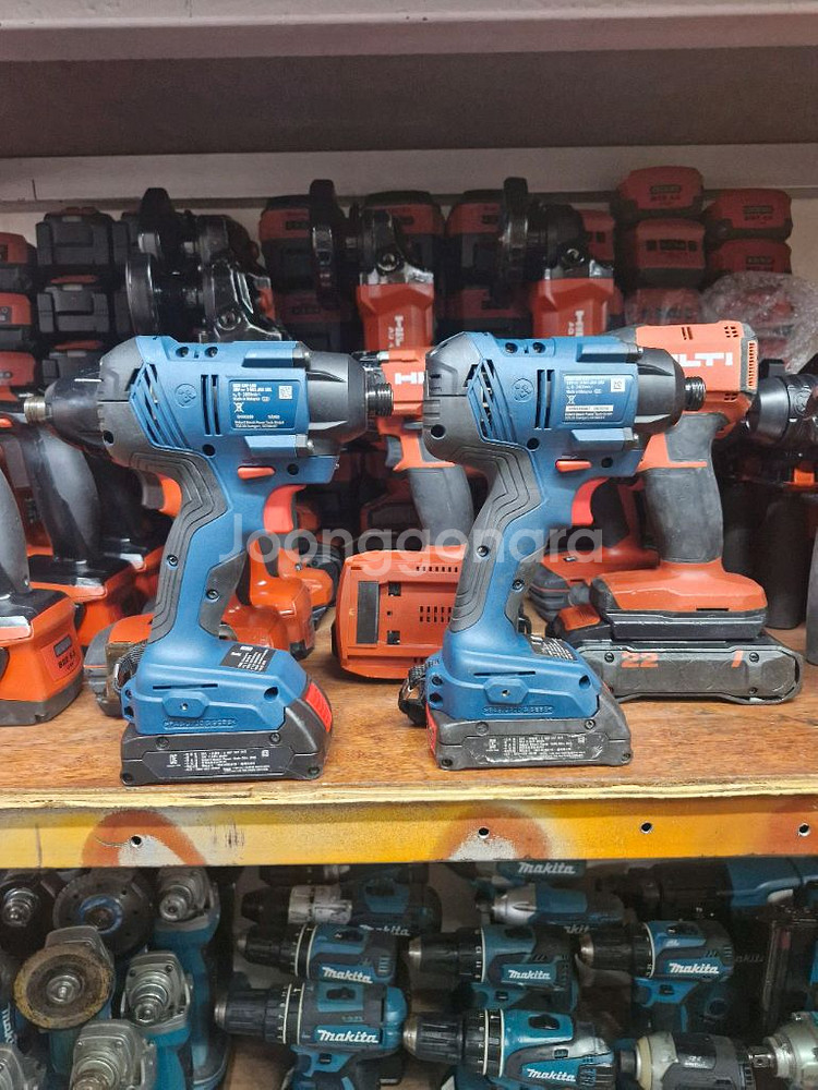 보쉬충전임팩드라이버 미사용본체 배터리깔끔한중고 충전임팩--2