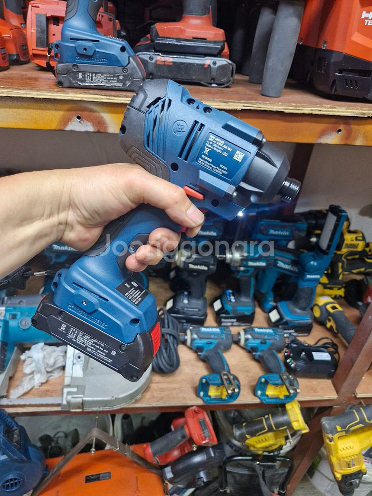 보쉬충전임팩드라이버 미사용본체 배터리깔끔한중고 충전임팩--5