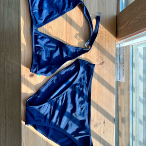 Aqua Blue 브랜드 네이비 비키니 수영복