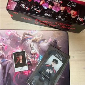 T1 티원 우승 기념 장패드 + 포토카드 | 제우스