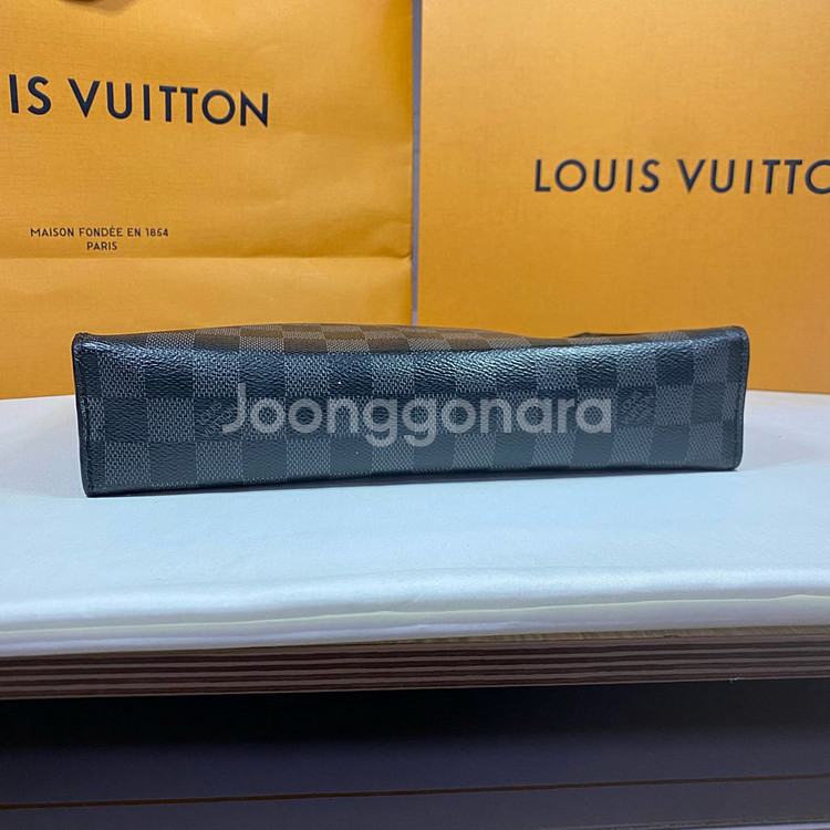 루이비통 포쉐트 보야주 MM 다미에 그래파이트 클러치--4