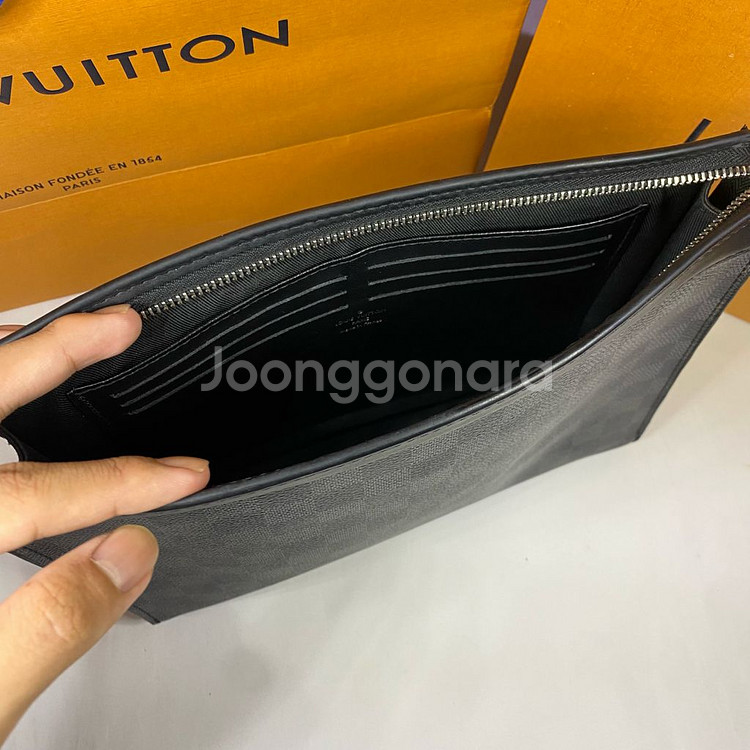 루이비통 포쉐트 보야주 MM 다미에 그래파이트 클러치--5
