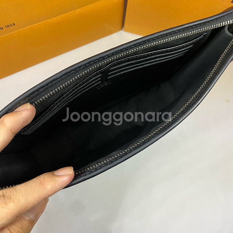 루이비통 포쉐트 보야주 MM 다미에 그래파이트 클러치--6