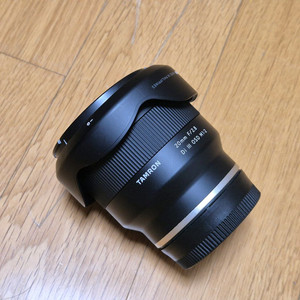 소니 단렌즈 탐론 20mm F2.8