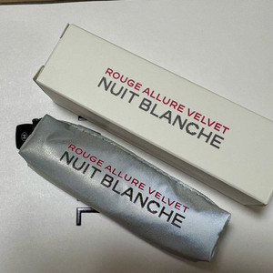 샤넬 뉘 블랑쉬 미니 립 파우치 판매합니다.