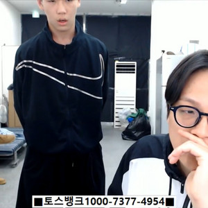 나이키바람막이 저 제품구합니다