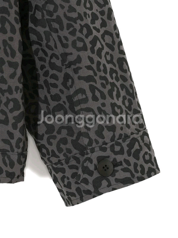 언더커버 25SS 레오파드 프린트 코치 자켓--2