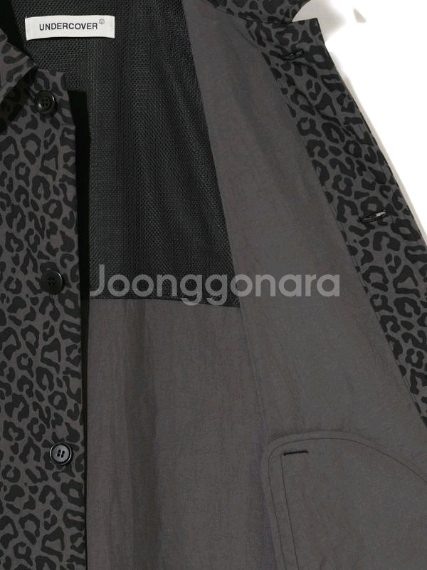 언더커버 25SS 레오파드 프린트 코치 자켓--6