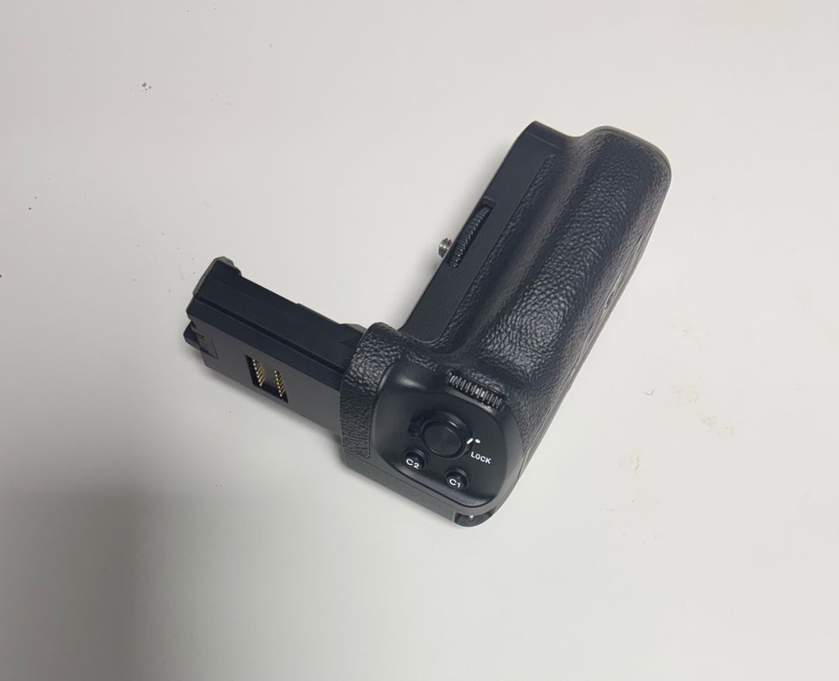 소니 세로그립 VG-C4EM 판매합니다.--1