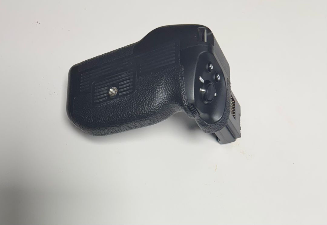 소니 세로그립 VG-C4EM 판매합니다.--3