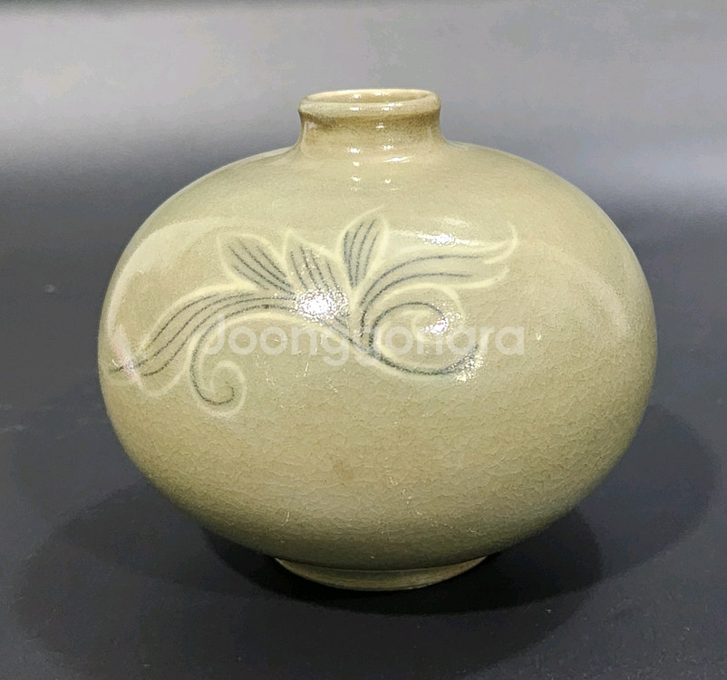 이화여대 청자 항아리.--0