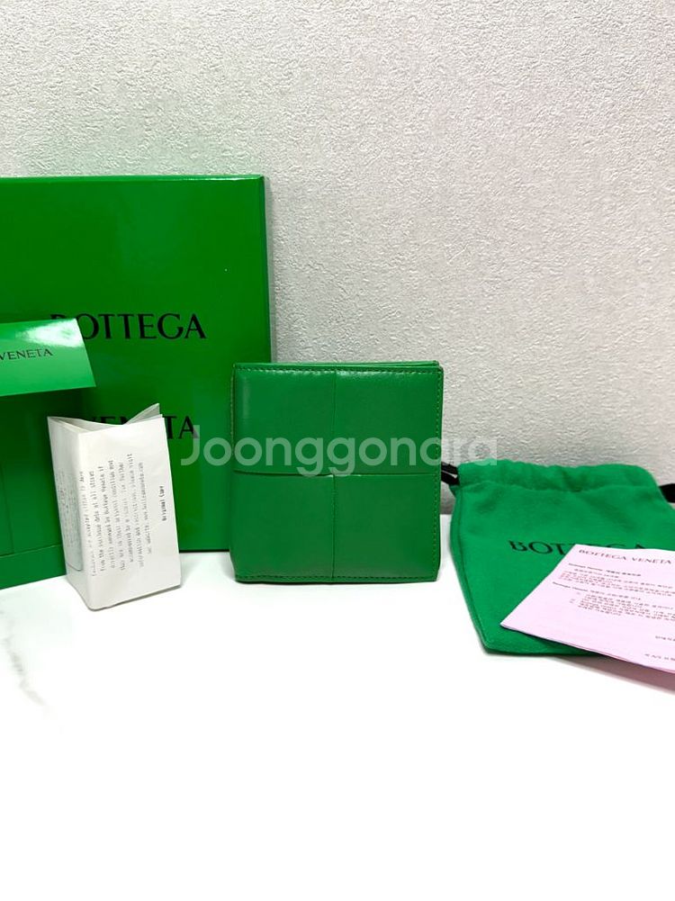 (백화점/A)보테가베네타 슬림 바이폴드 반지갑 패러킷--0
