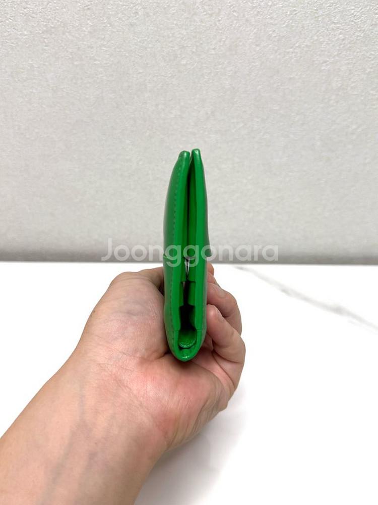 (백화점/A)보테가베네타 슬림 바이폴드 반지갑 패러킷--8