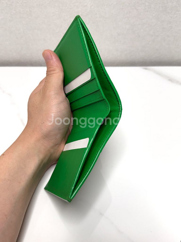 (백화점/A)보테가베네타 슬림 바이폴드 반지갑 패러킷--4