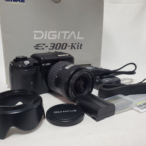 Olympus E-300 with 14-45mm 렌즈