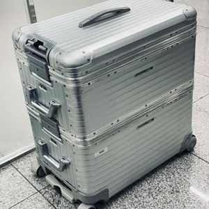 리모와 x 포르쉐 Topas PTS 911 여행용 캐리