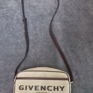 지방시 카메라백